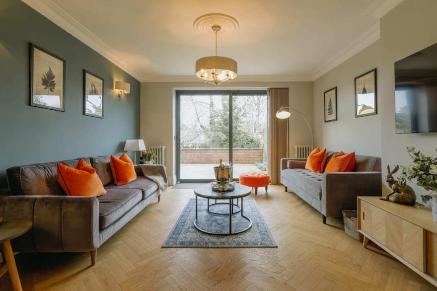 Beautiful Modern 2 Bed Apartment in Great Location in Bristol!