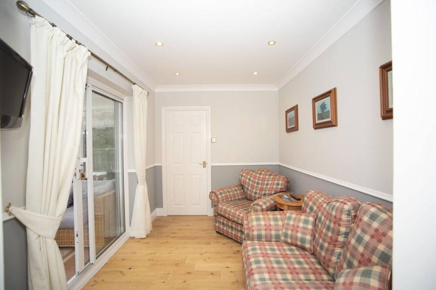 Stunning 4 Bed Dethatched House