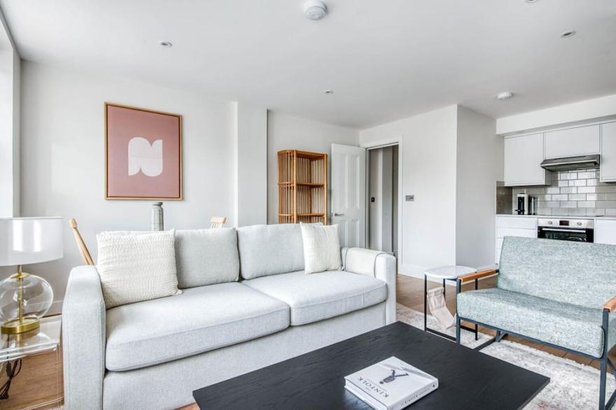 Modern Waterloo 1BR w/ open plan on Lower Marsh, by Blueground