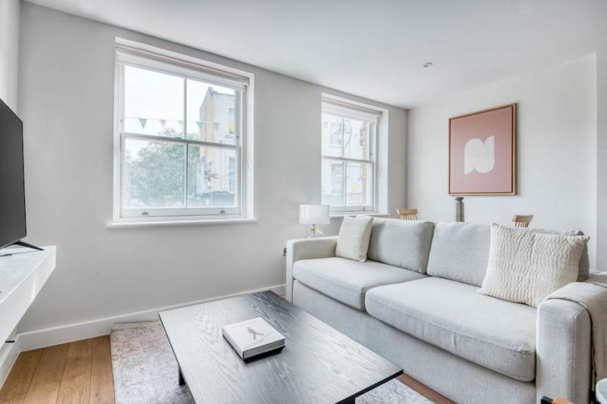 Modern Waterloo 1BR w/ open plan on Lower Marsh, by Blueground