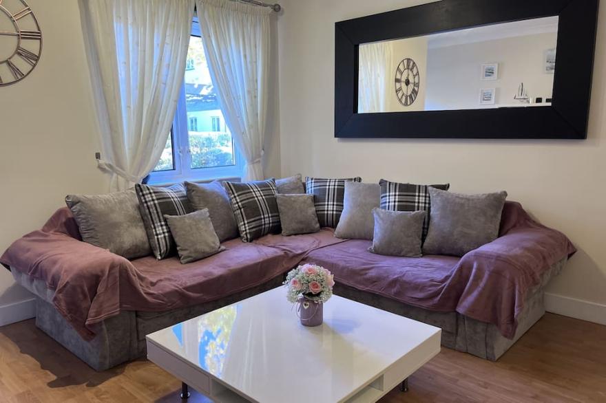 River Bay (Beautiful 2-Bed House in Cardiff,)