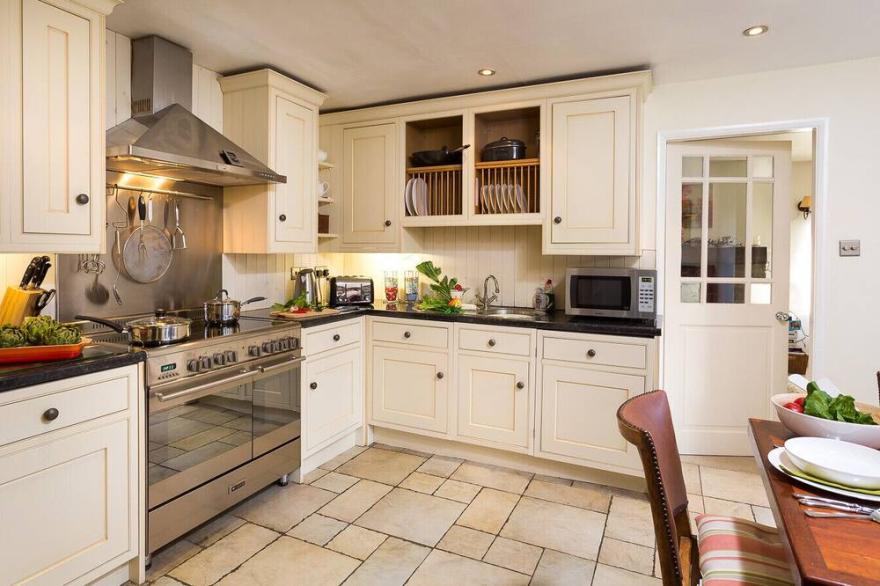 CHAPEL HOW, family friendly, character holiday cottage in Ambleside