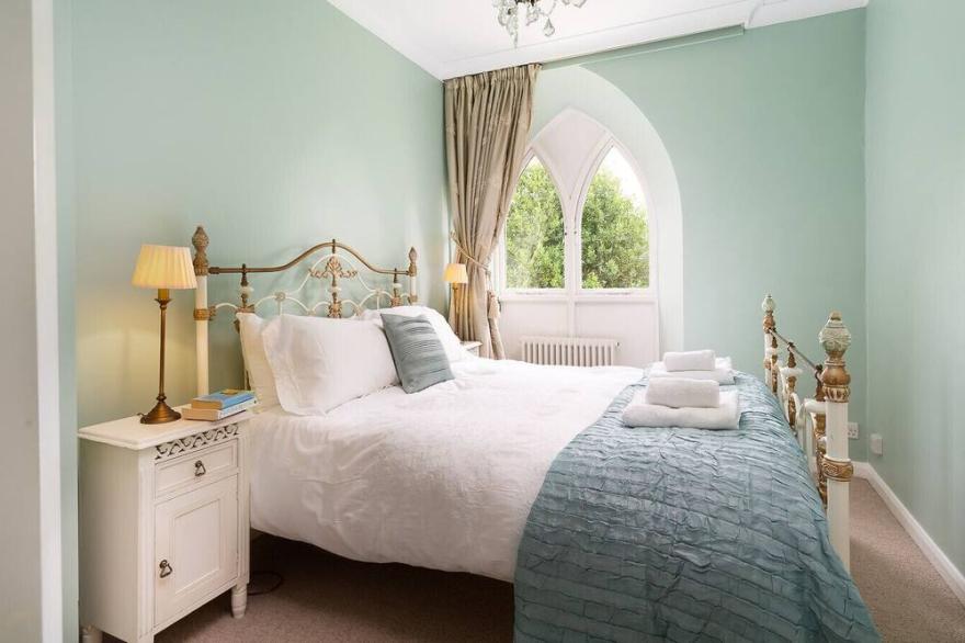 CHAPEL HOW, family friendly, character holiday cottage in Ambleside