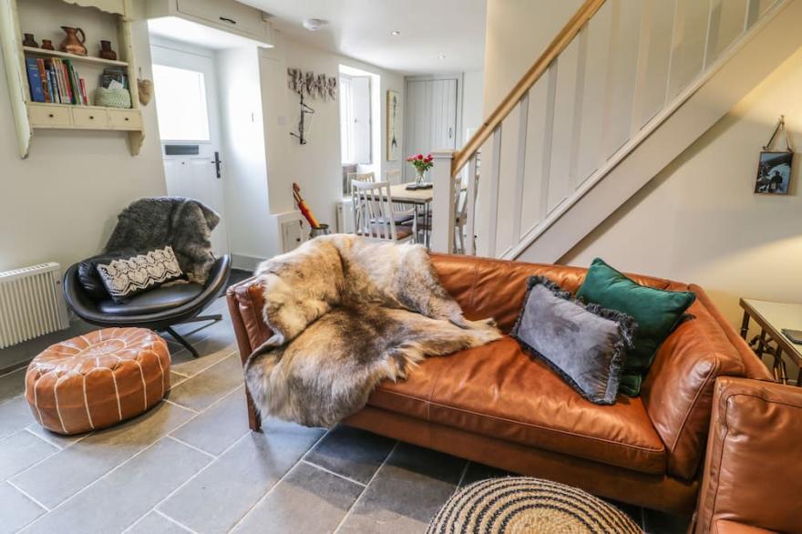 SWN YR AFON, pet friendly, character holiday cottage in Beddgelert