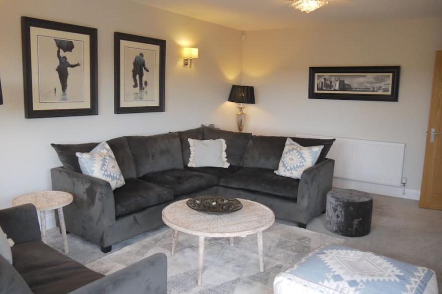 DUKES MEADOW, pet friendly, with a garden in Newcastle