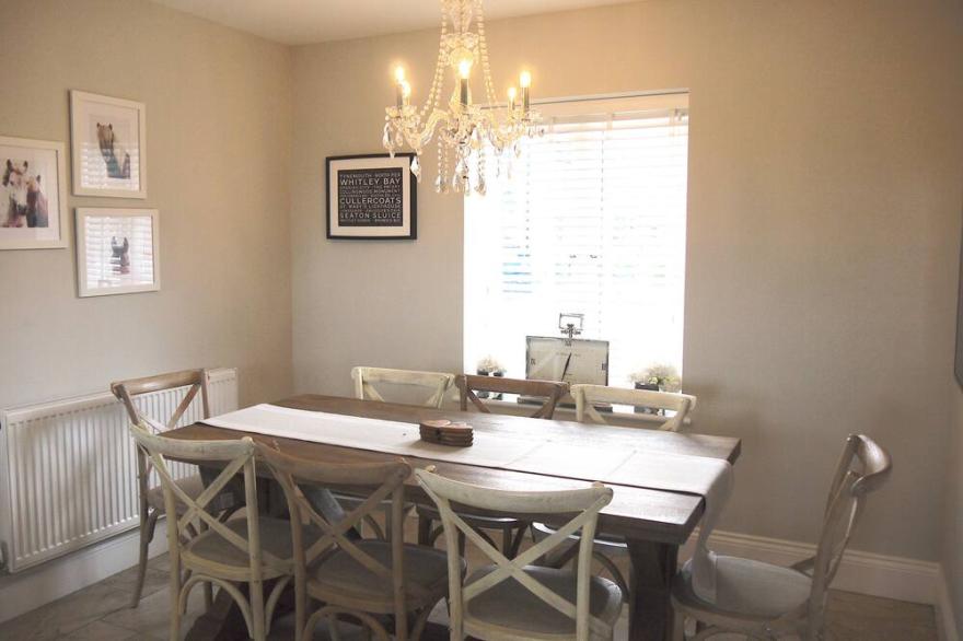 DUKES MEADOW, pet friendly, with a garden in Newcastle