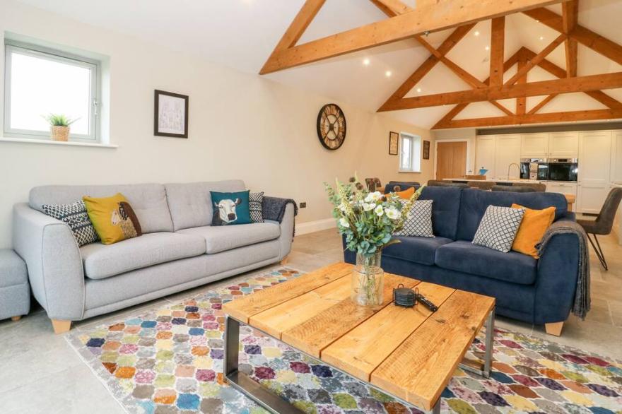 THE CART HOUSE, character holiday cottage in Wilberfoss