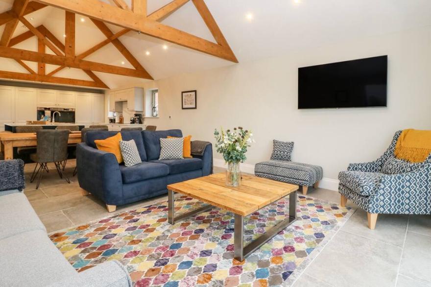 THE CART HOUSE, character holiday cottage in Wilberfoss