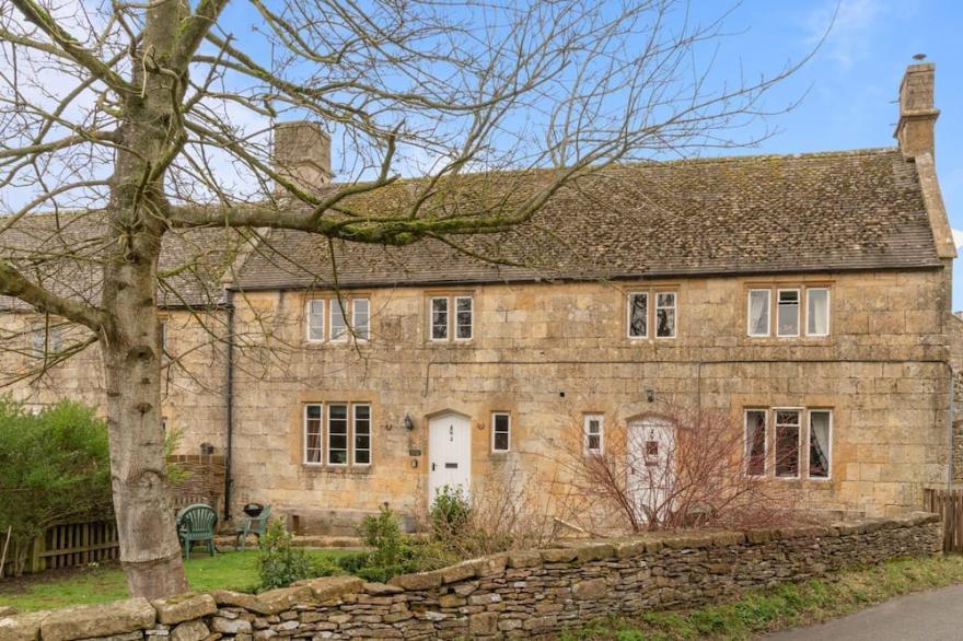 Tiesel Cottage - sleeps 4 guests  in 2 bedrooms