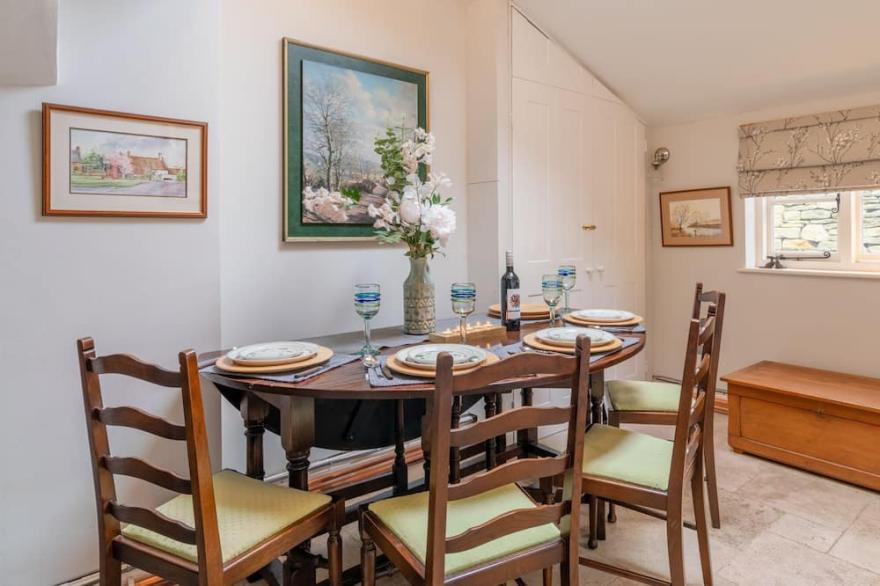 Tiesel Cottage - sleeps 4 guests  in 2 bedrooms