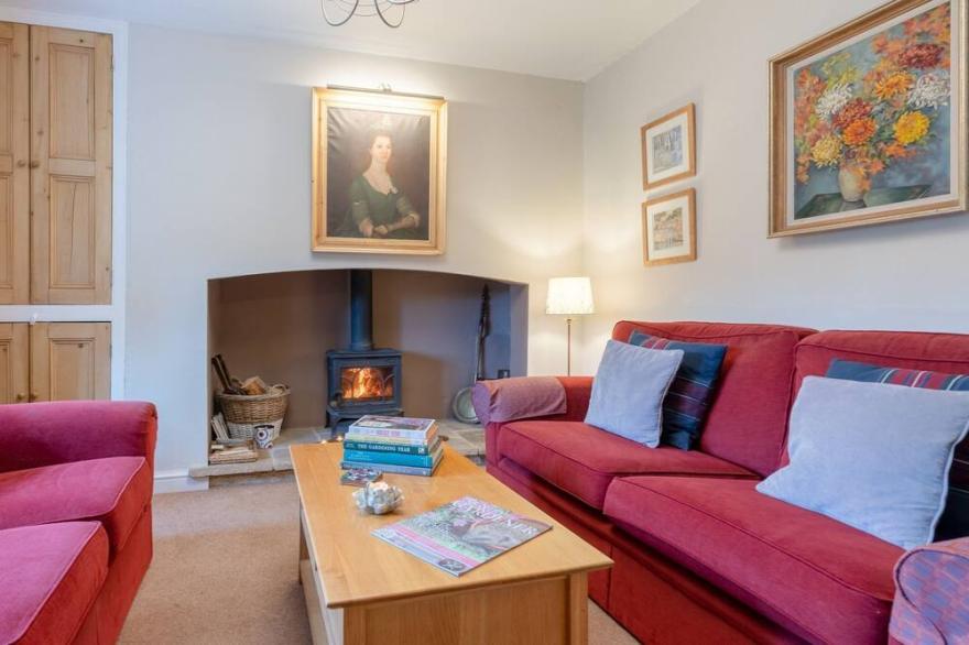 Truffles Cottage - sleeps 4 guests  in 2 bedrooms
