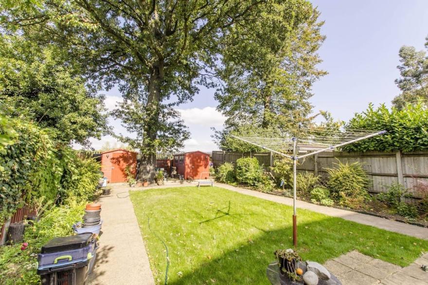 81a Lynton Road Acton London
