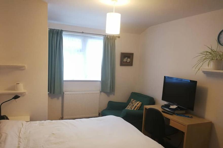 En-suite double room with shared kitchen 15 minute-walk from King's College