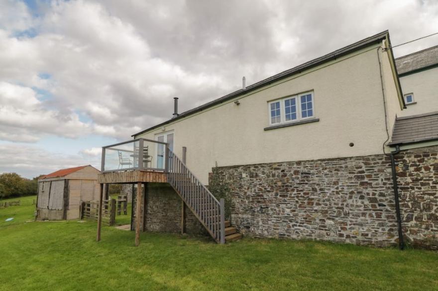 LANGHAM HOUSE COTTAGE, pet friendly, luxury holiday cottage in Lifton