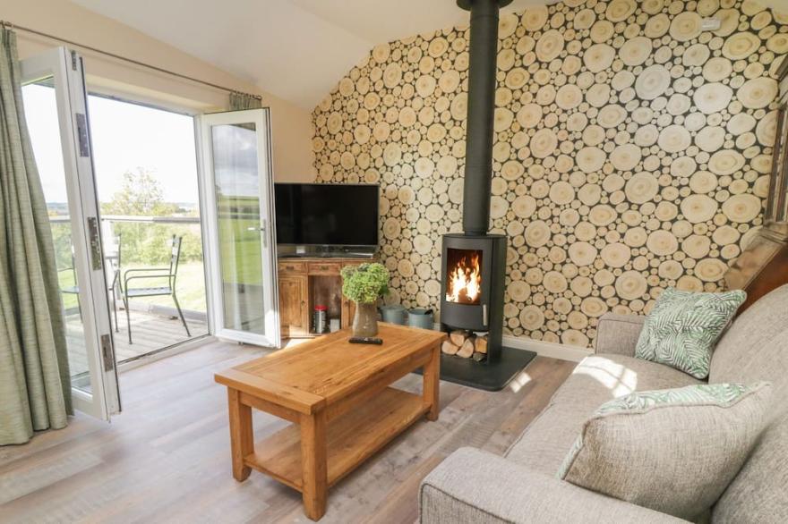 LANGHAM HOUSE COTTAGE, pet friendly, luxury holiday cottage in Lifton