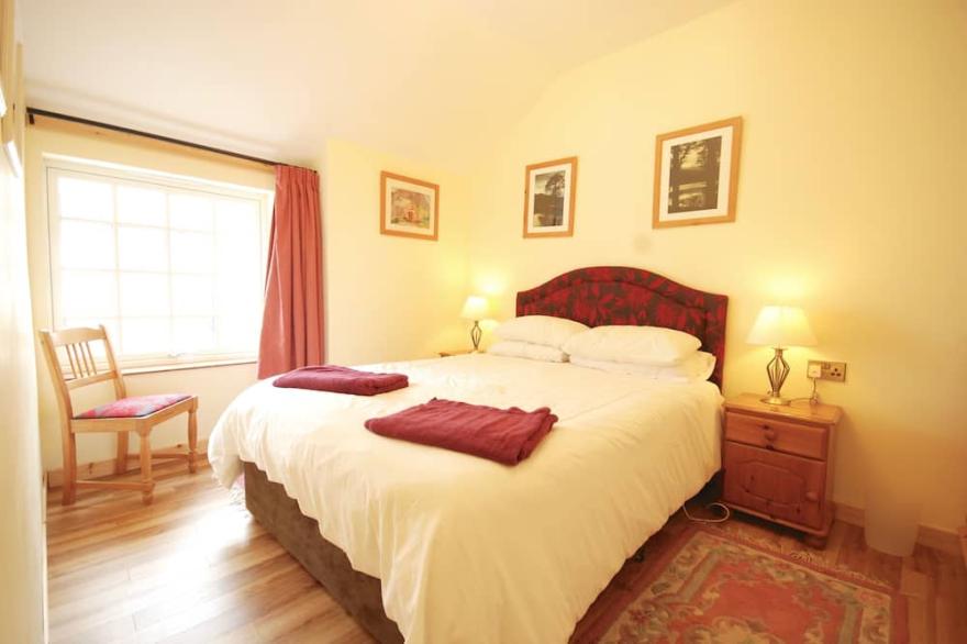 Holly Cottage, perfect west coast location