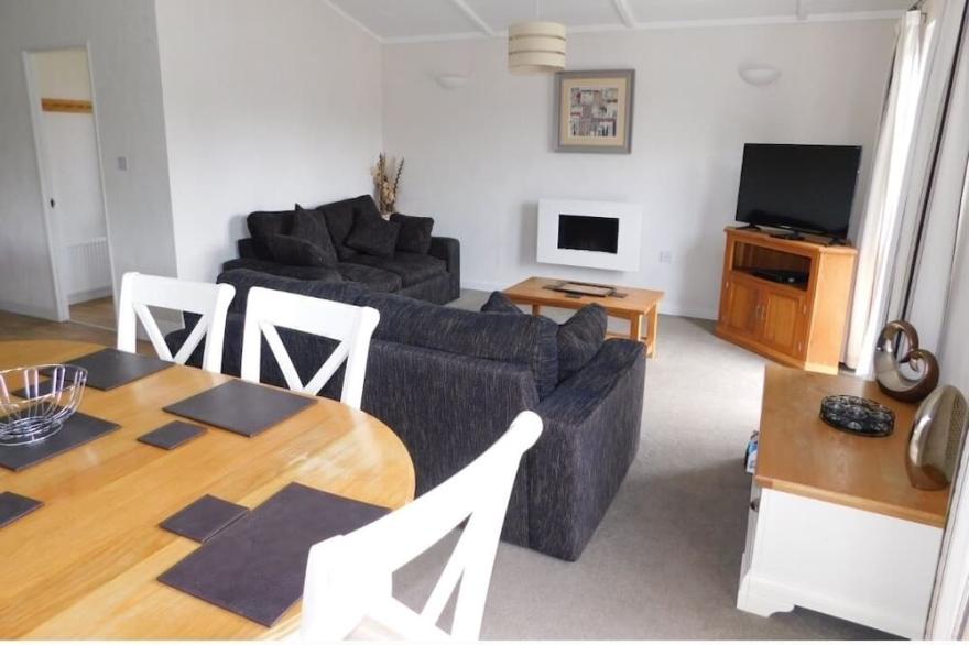No.29 2 bedroom lodge with hot tub and sauna
