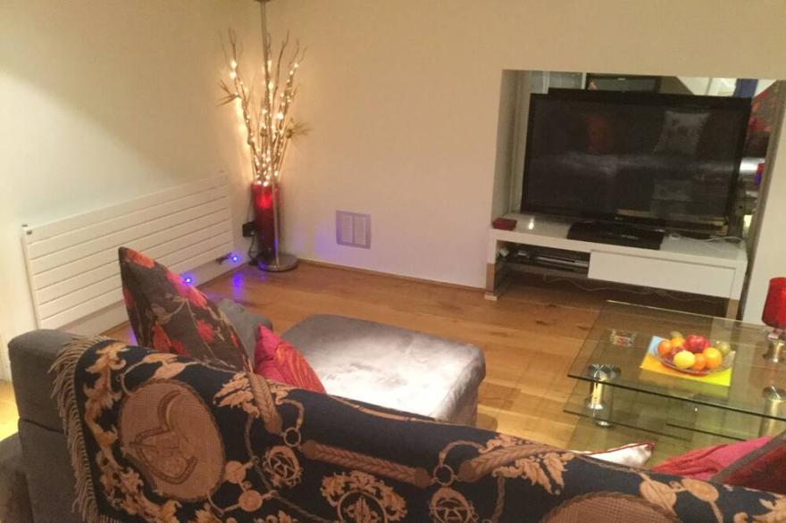 Cosy, Stylish Quintessential Historic Mews Flat in Hyde Park with Free WiFi