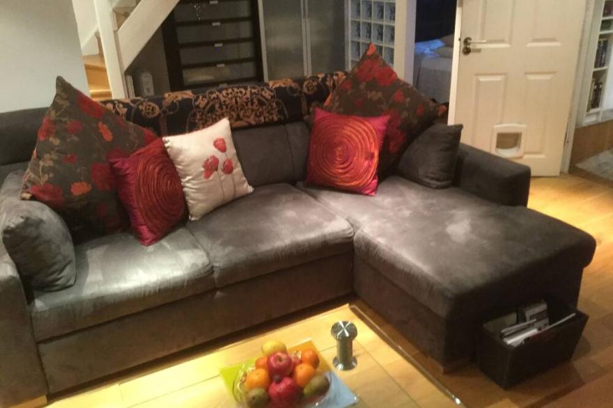 Cosy, Stylish Quintessential Historic Mews Flat in Hyde Park with Free WiFi