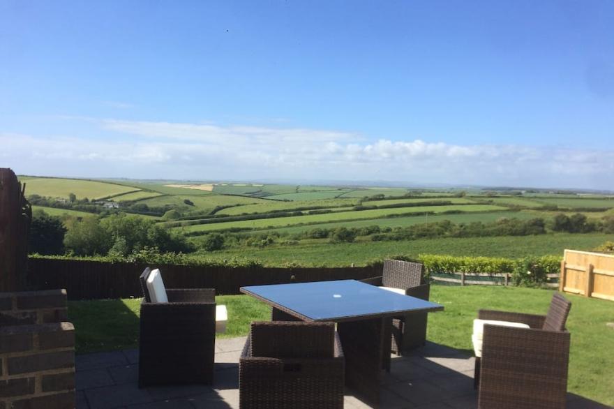 Tubbs Delight Family and dog friendly Bungalow With Hot Tub and Countryside View