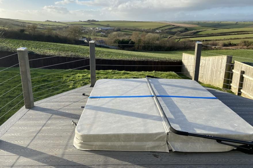 Tubbs Delight Family and dog friendly Bungalow With Hot Tub and Countryside View