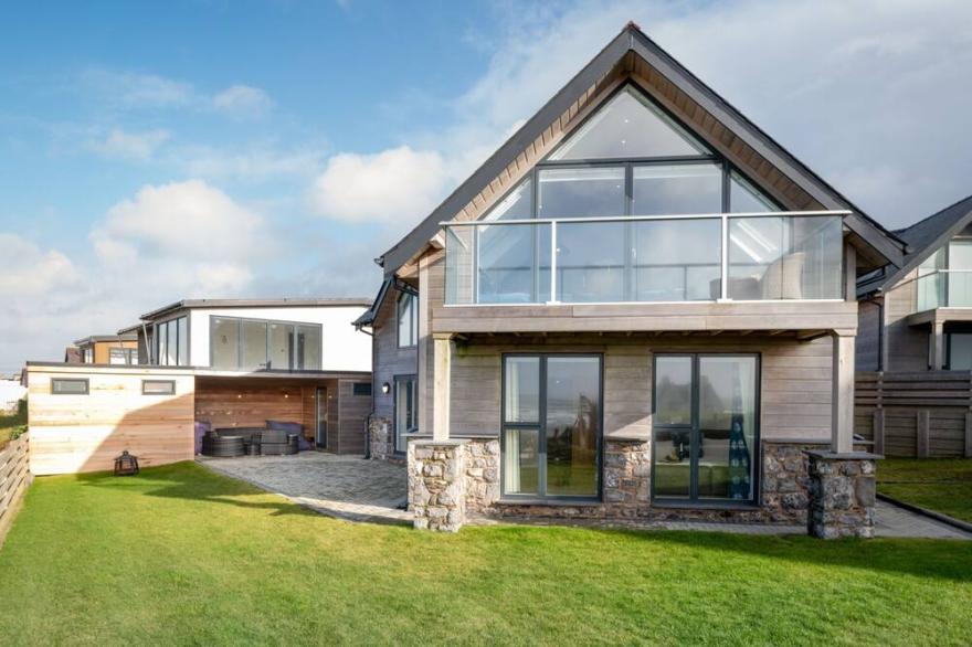 Rhosneigr, 3 bedroom pet-friendly beach cottage with gym