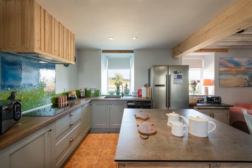 Glanllyn Bach: Superb Anglesey holiday let, Snowdonia views