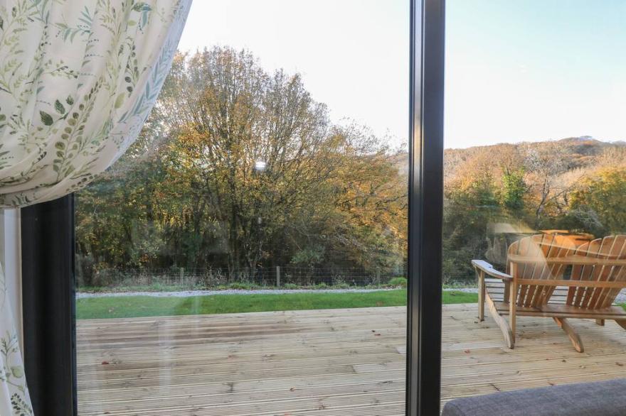 ASHWOOD, pet friendly, luxury holiday cottage in Lostwithiel