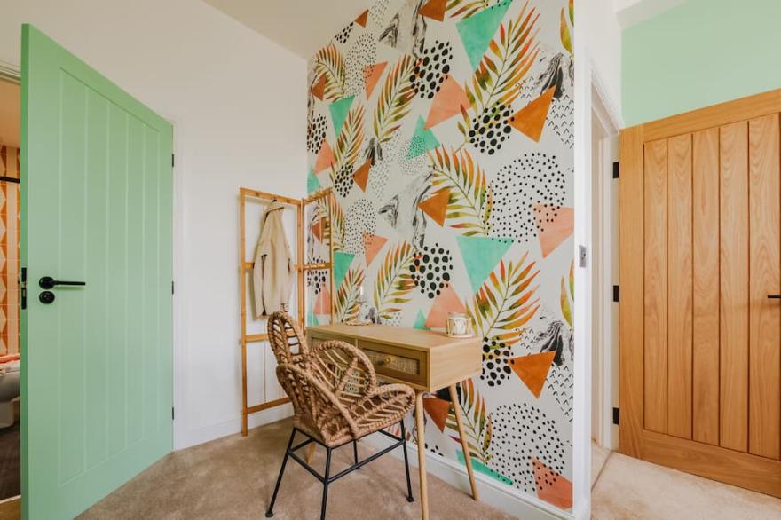 Stylish 2-Bed Ibizia Inspired Duplex Apartment with Roof Terrace!
