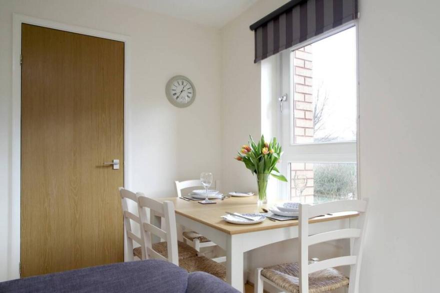 Pass the Keys | Cosy and Bright 2 Beds Flat with - Free Parking
