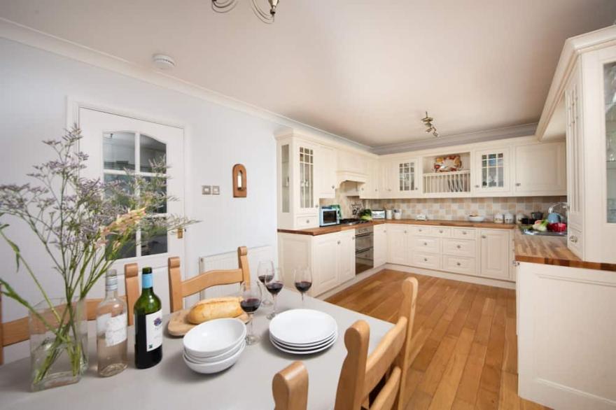 Driftwood, Carbis Bay -  a house that sleeps 6 guests  in 3 bedrooms