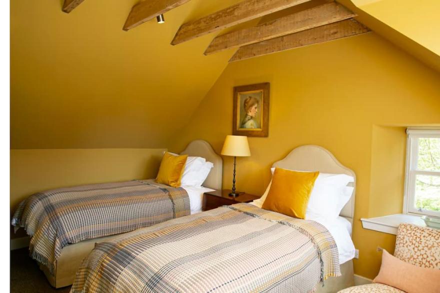 Leuchie Walled Garden Luxury mid-Century holiday home that sleeps 12,