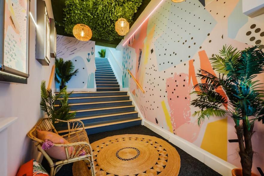 Brand New Ibiza-inspired Tropical & Stylish One bed Apartment
