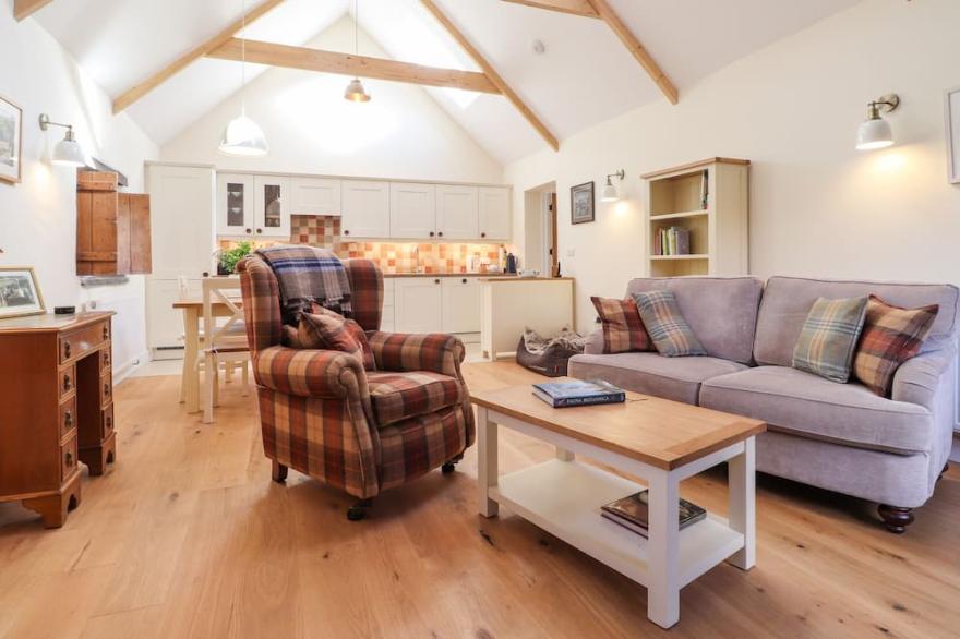 GLYN YR EFAIL, pet friendly, character holiday cottage in Cardigan