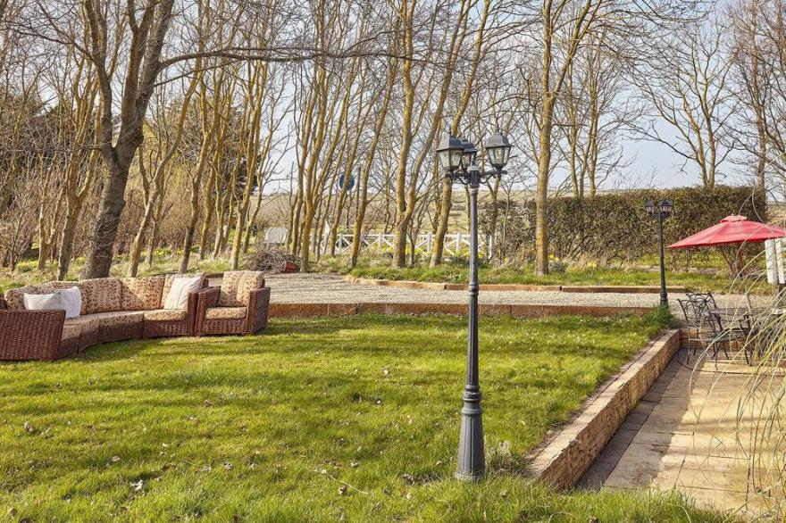 Host & Stay | The Arches Cottage