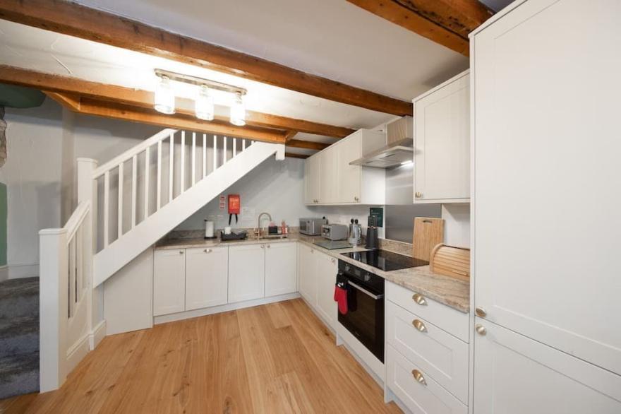 Dog-friendly country cottage for two people