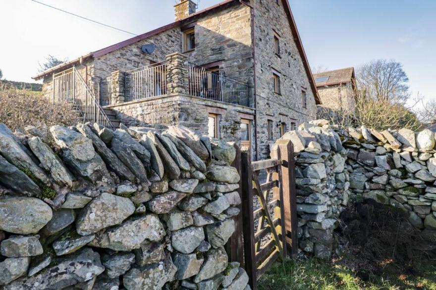 THE OLD ROOKERY, pet friendly, character holiday cottage in Ulverston