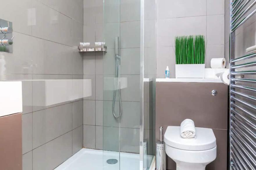 Modern and Stylish 2 Bedroom House in Brighton