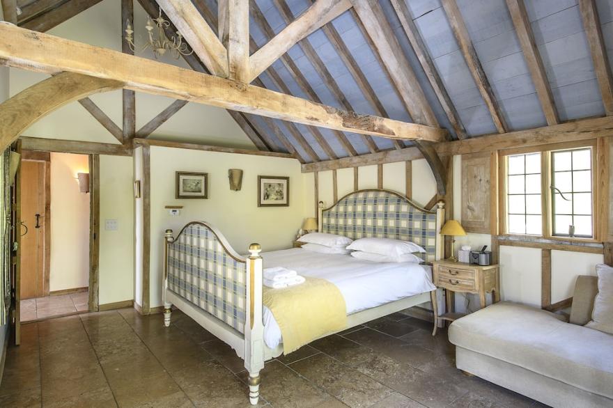 Luxury Five Star Barn  hidden on quiet Kent country estate