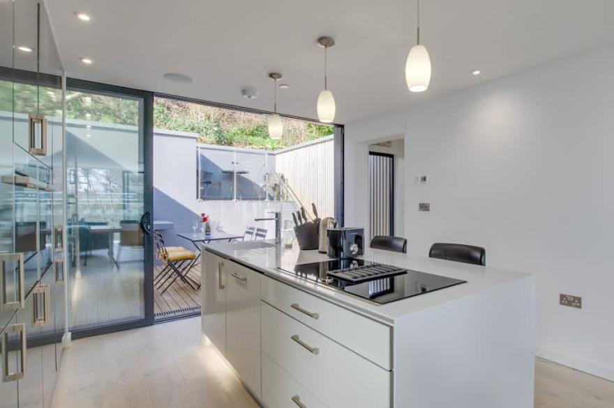 Beach Rocks - Two Bedroom House, Sleeps 4