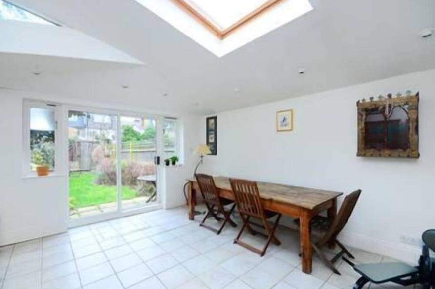 Come and stay in our beautiful family home - Airb&b 9 x SuperHost Winner !
