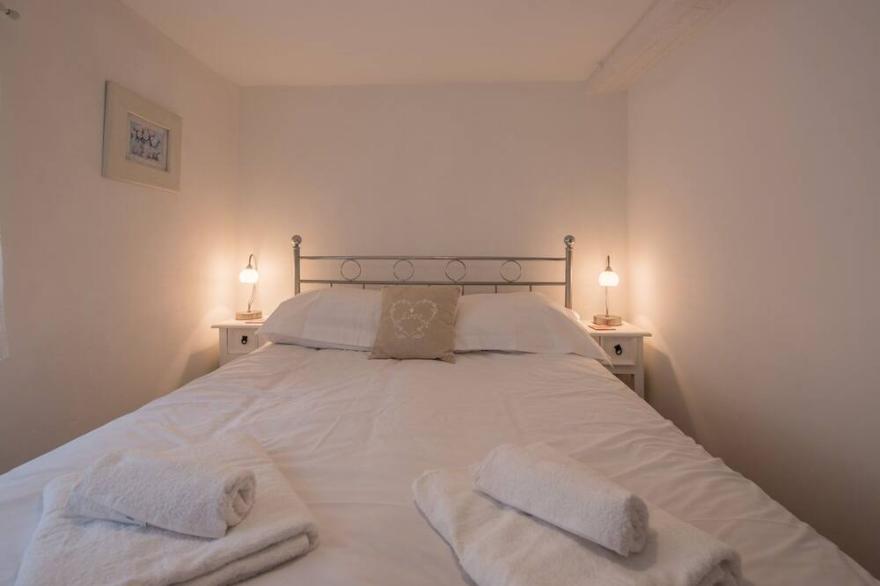 Pass the Keys | Beautiful Rural Cottage Sleeps 4