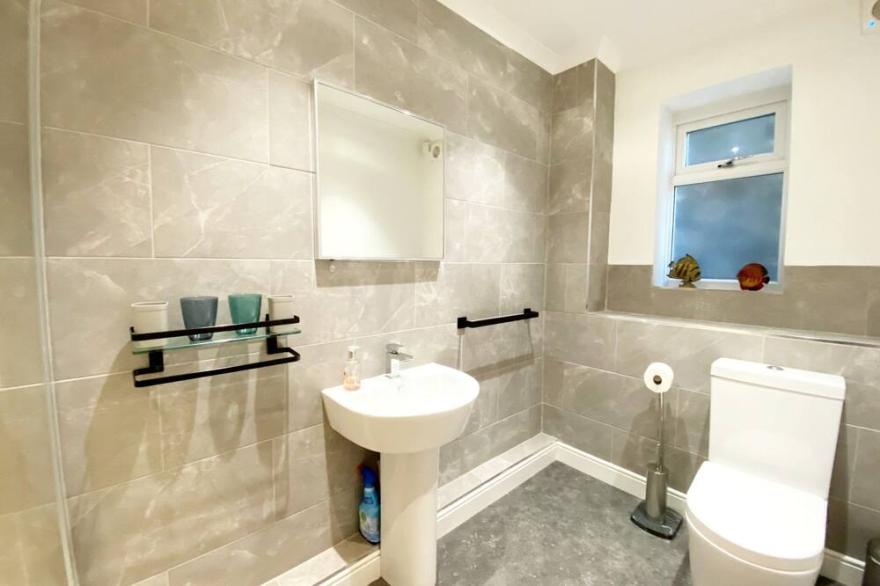 Spacious, one bedroom, pet friendly apartment with large terrace overlooking the town.