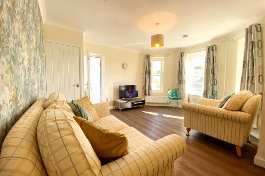 Spacious, one bedroom, pet friendly apartment with large terrace overlooking the town.