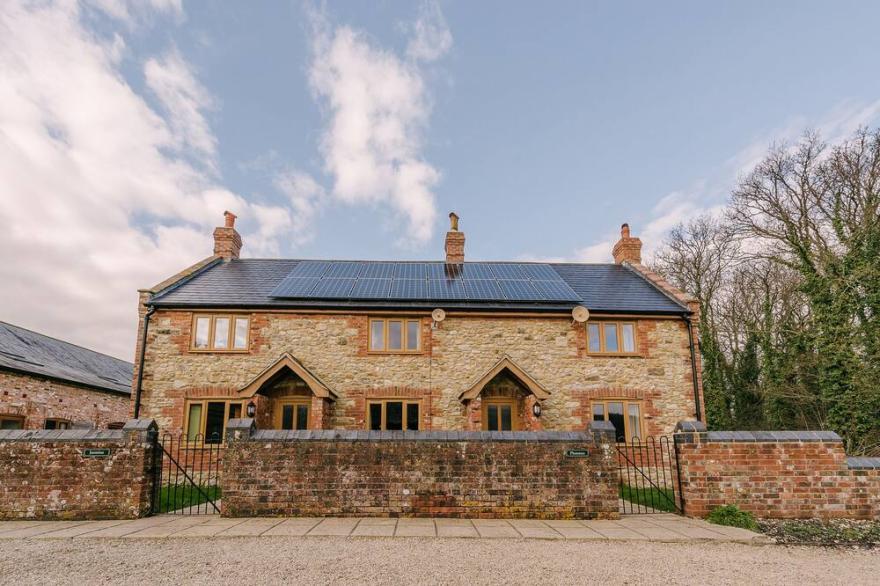 Spacious Rural Cottage with Private Hot Tub in Dorset