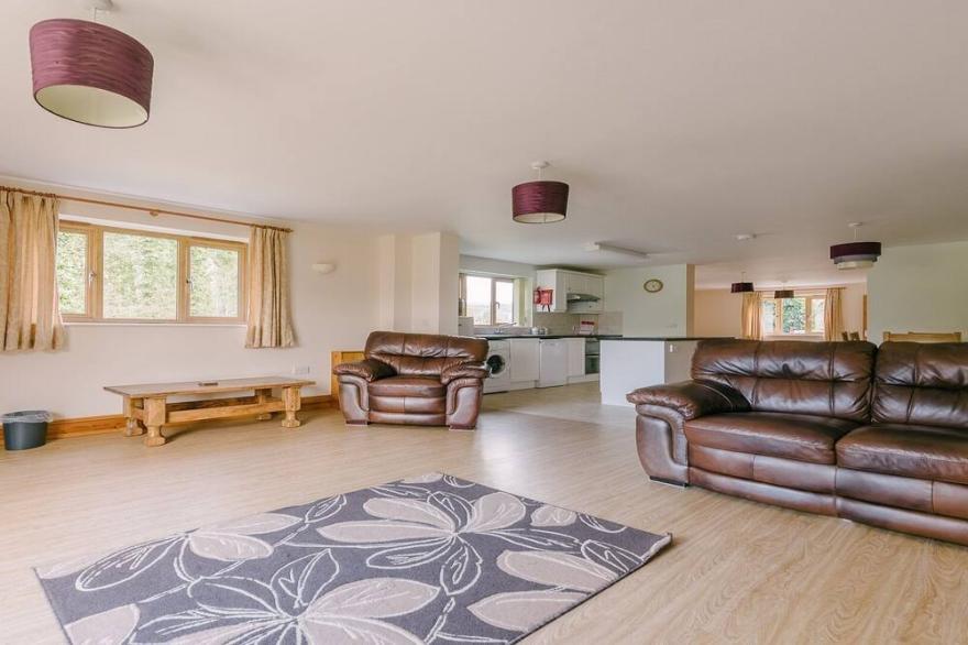Spacious Rural Cottage with Private Hot Tub in Dorset
