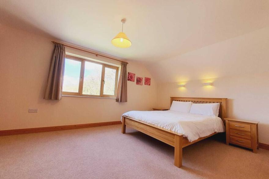 Spacious Rural Cottage with Private Hot Tub in Dorset