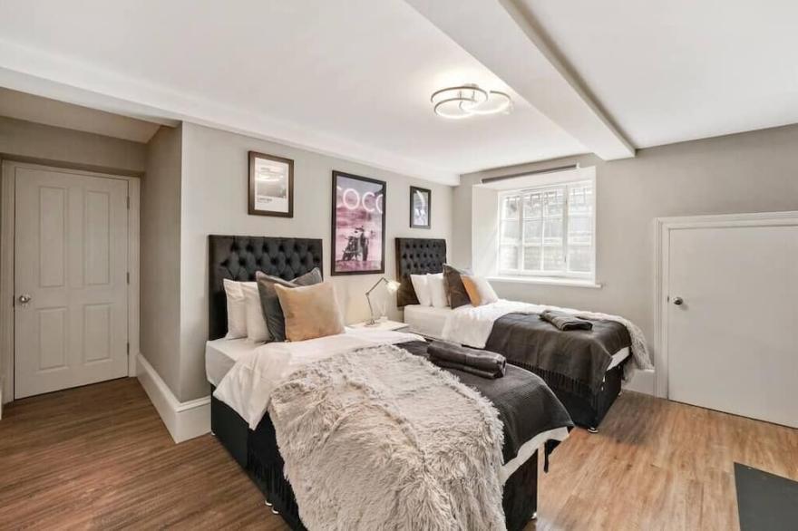 The Perfect 2 Bed Apartment in Yorkshire - Parking