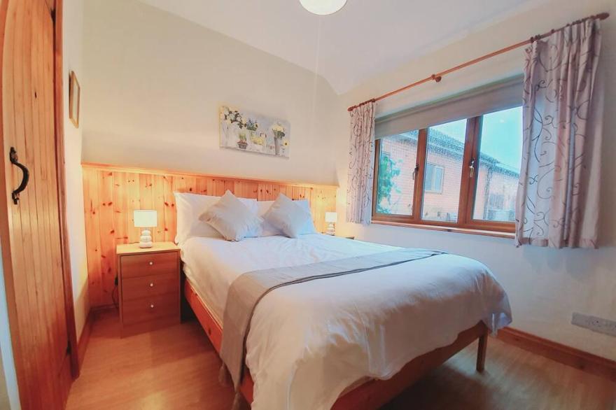 Cosy Rural Cottage with Private Hot Tub in Dorset