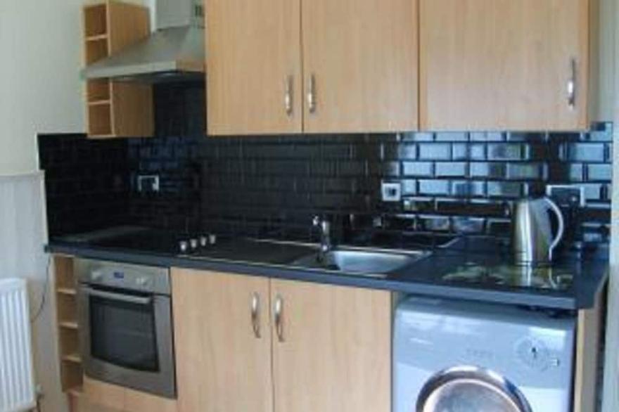 SURF VIEW - NEWQUAY - FISTRAL BEACH -STUNNING SEA VIEWS- SWIMMING POOL-GARDENS